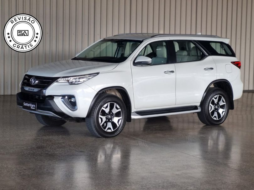 Toyota Hilux SW4 SRX Diamo. 4x4 2.8 TB Die Aut.