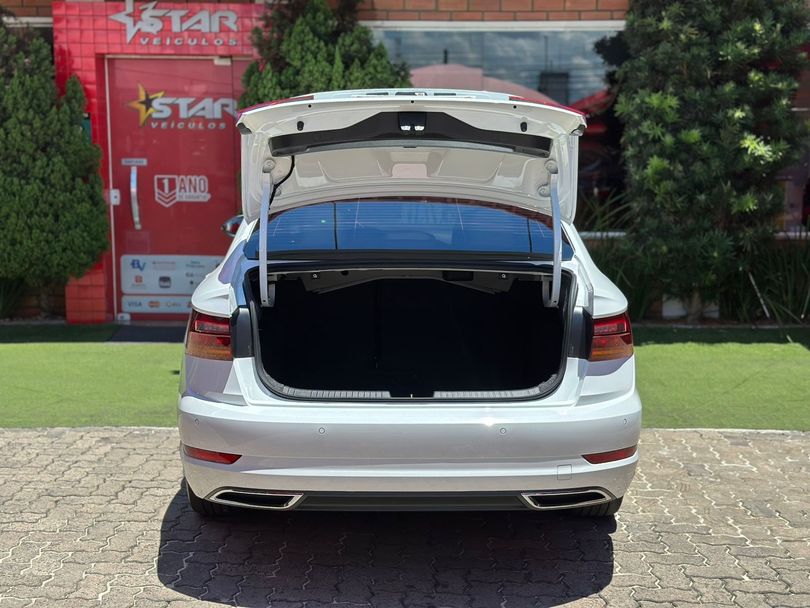 VolksWagen JETTA R-Line 250 TSI 1.4 Flex 16V Aut.