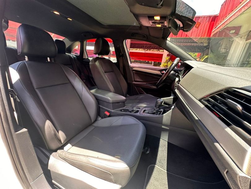 VolksWagen JETTA R-Line 250 TSI 1.4 Flex 16V Aut.