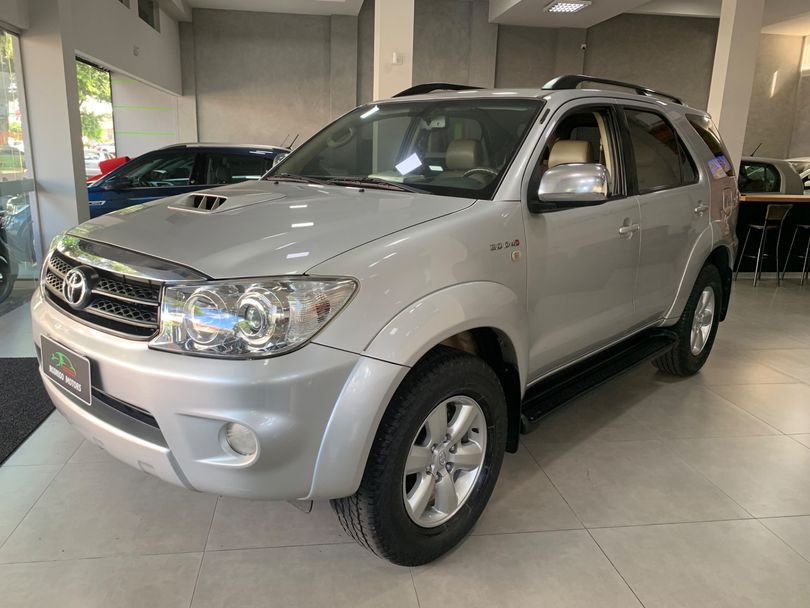 Toyota Hilux SW4 SRV D4-D 4x4 3.0 TDI Dies. Aut