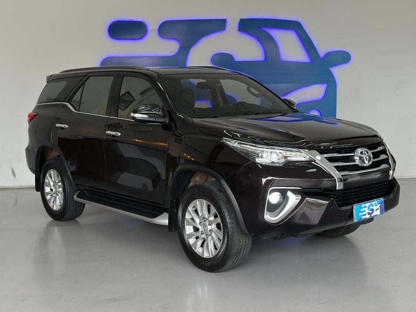 Toyota Hilux SW4 SRX 4x4 2.8 TDI 16V Dies. Aut.