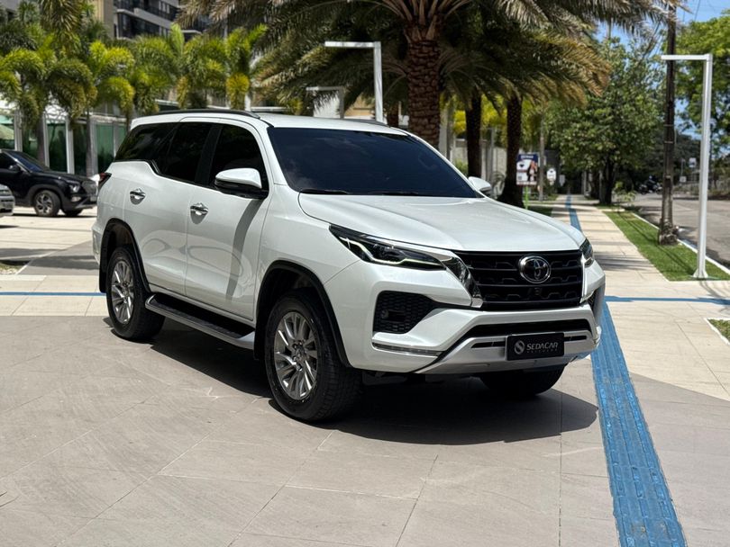 Toyota Hilux SW4 SRX 4x4 2.8 TDI 16V Dies. Aut.