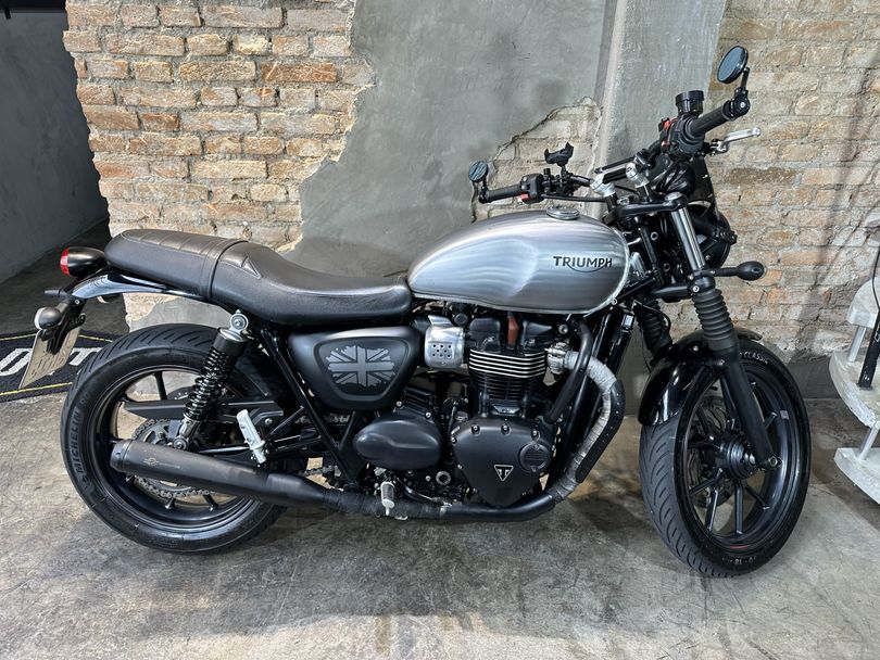 TRIUMPH STREET  TWIN 900cc