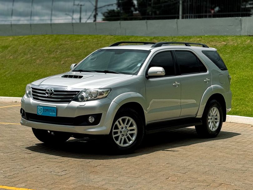 Toyota Hilux SW4 SRV D4-D 4x4 3.0 TDI Dies. Aut