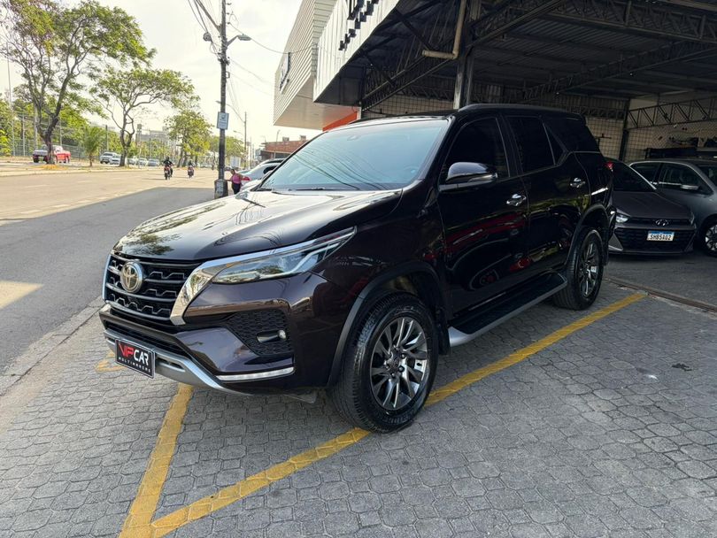 Toyota Hilux SW4 SRX 4x4 2.8 TDI 16V Dies. Aut.