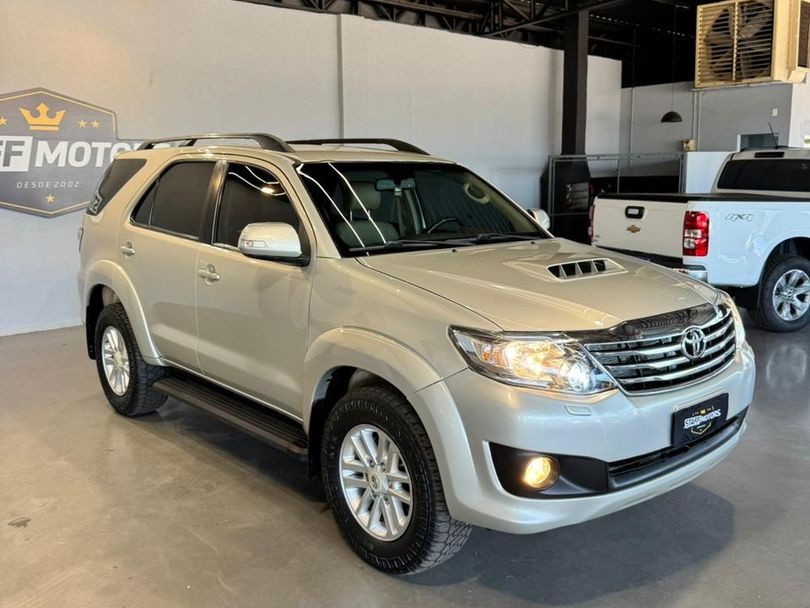 Toyota Hilux SW4 SRV D4-D 4x4 3.0 TDI Dies. Aut