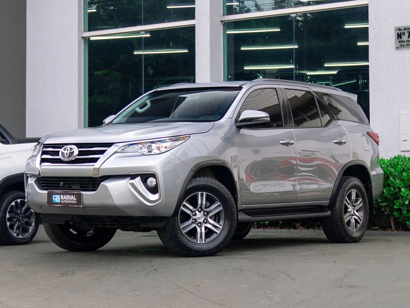 Toyota Hilux SW4 SRV 4x2 2.7 Flex 16V Aut.