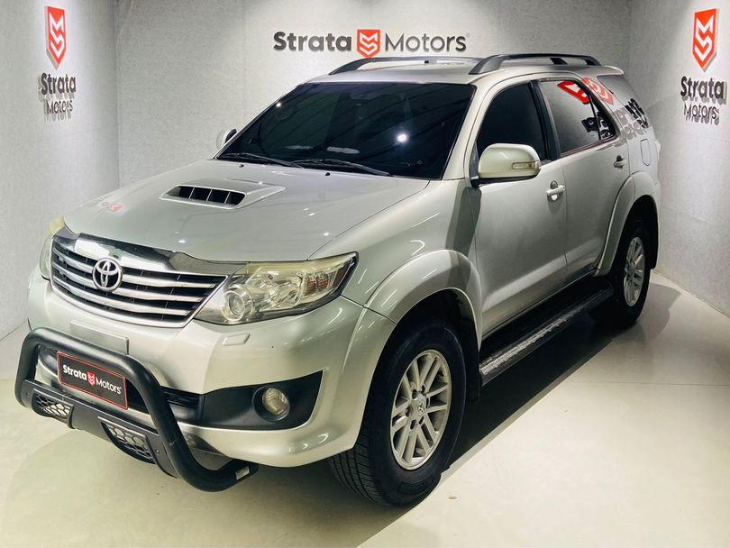 Toyota Hilux SW4 SRV D4-D 4x4 3.0 TDI Dies. Aut