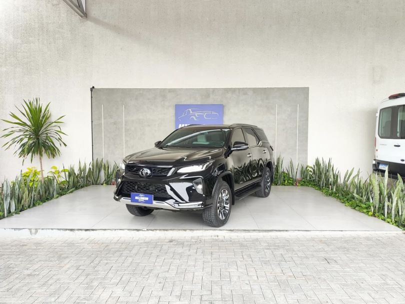 Toyota Hilux SW4 Diamond 2.8 TB 4x4 Die. Aut.