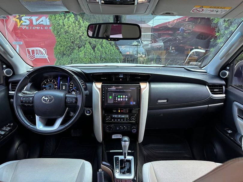 Toyota Hilux SW4 SRX Diamo. 4x4 2.8 TB Die Aut.