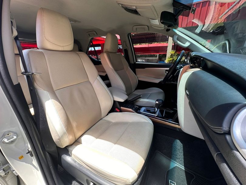 Toyota Hilux SW4 SRX Diamo. 4x4 2.8 TB Die Aut.