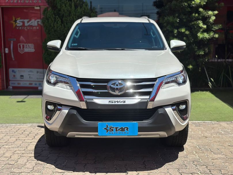 Toyota Hilux SW4 SRX Diamo. 4x4 2.8 TB Die Aut.