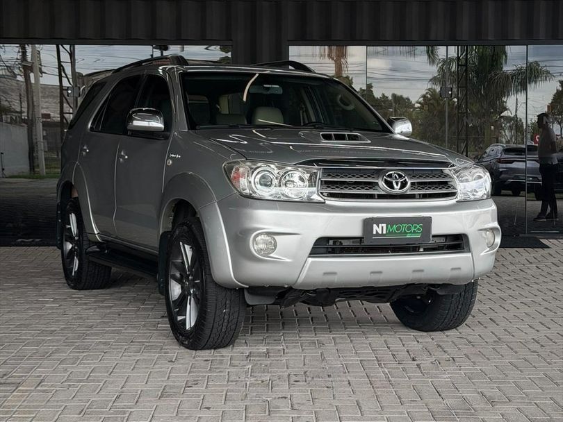 Toyota Hilux SW4 SRV D4-D 4x4 3.0 TDI Dies. Aut