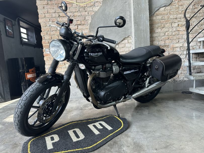 TRIUMPH STREET  TWIN 900cc