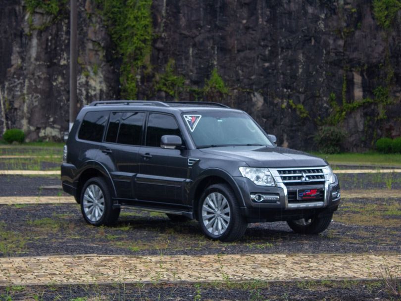 Mitsubishi Pajero HPE Full 3.2 4x4 T.I.Dies. 5p Aut