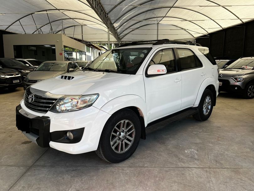 Toyota Hilux SW4 SRV D4-D 4x4 3.0 TDI Dies. Aut