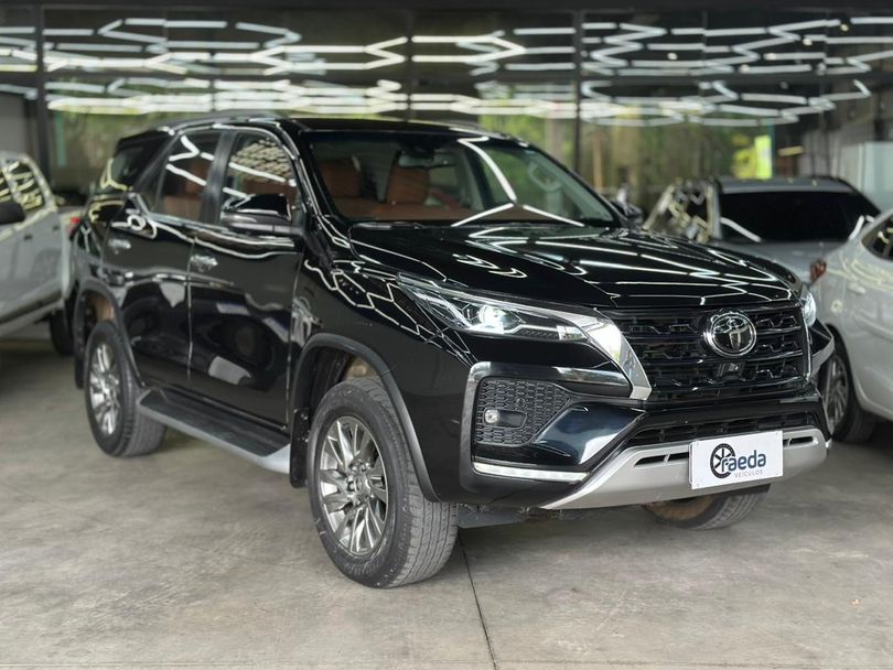 Toyota Hilux SW4 SRX 4x4 2.8 TDI 16V Dies. Aut.