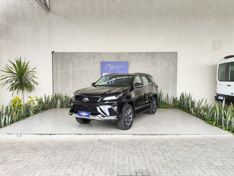 Toyota Hilux SW4 SRX Plat. 4x4 2.8 TB Die. Aut.