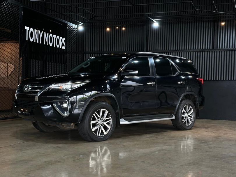 Toyota Hilux SW4 SRX 4x4 2.8 TDI 16V Dies. Aut.