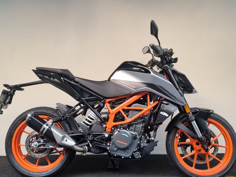 KTM DUKE 390