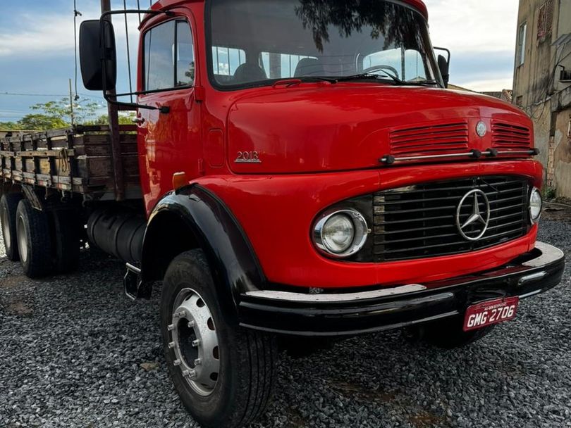 MERCEDES-BENZ L-2013 3-Eixos 2p (diesel)