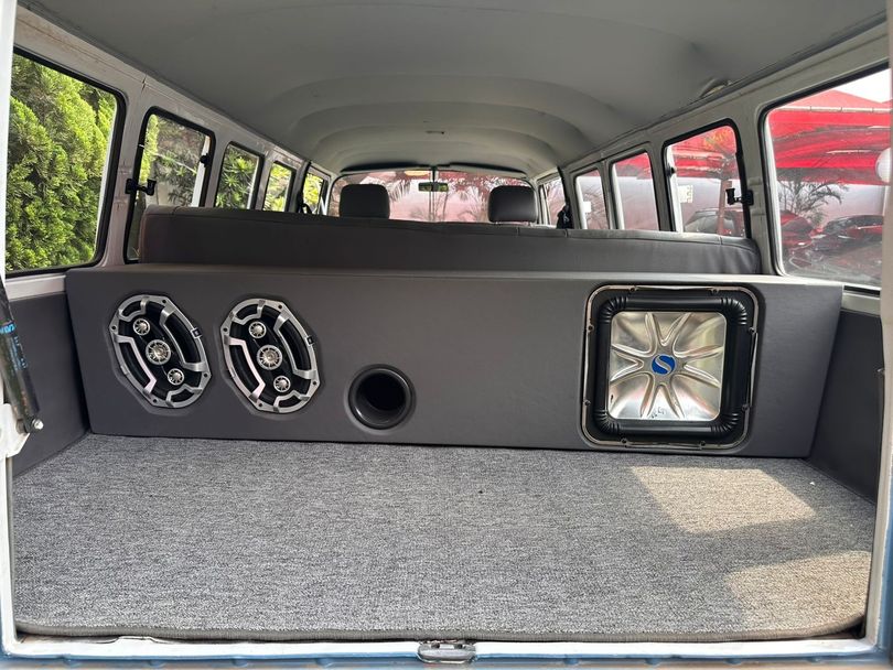 VolksWagen Kombi Standard/ Luxo/ Série Prata