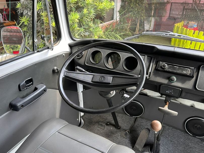 VolksWagen Kombi Standard/ Luxo/ Série Prata