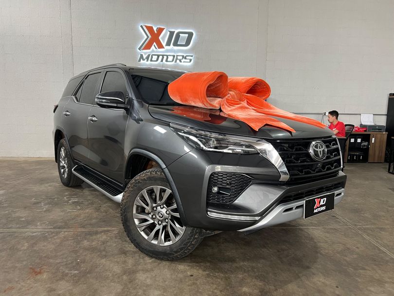 Toyota Hilux SW4 SRX 4x4 2.8 TDI 16V Dies. Aut.