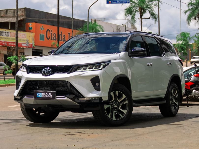 Toyota Hilux SW4 Diamond 2.8 TB 4x4 Die. Aut.