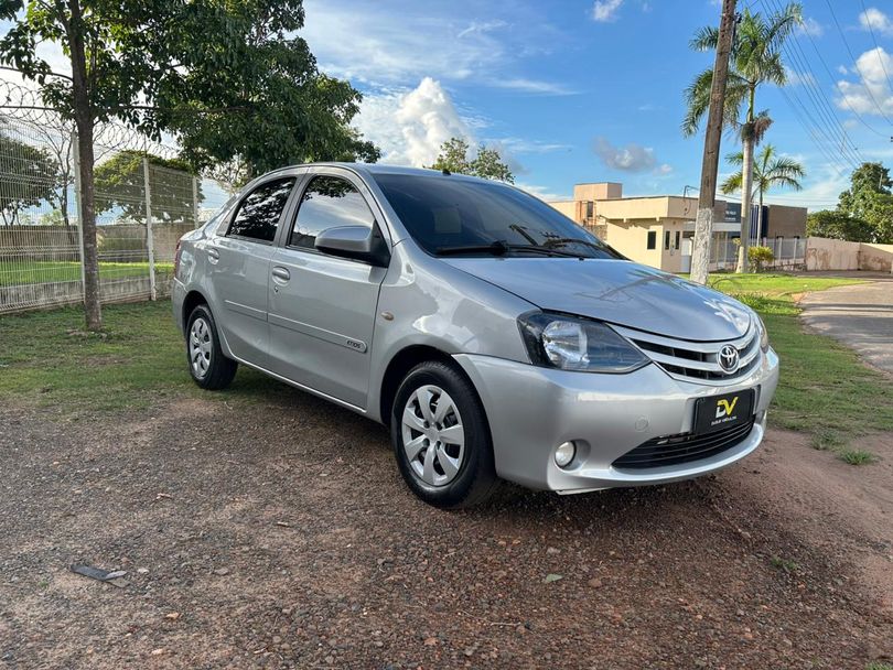 Toyota ETIOS XS Sedan1.5 Flex 16V 4p Mec.
