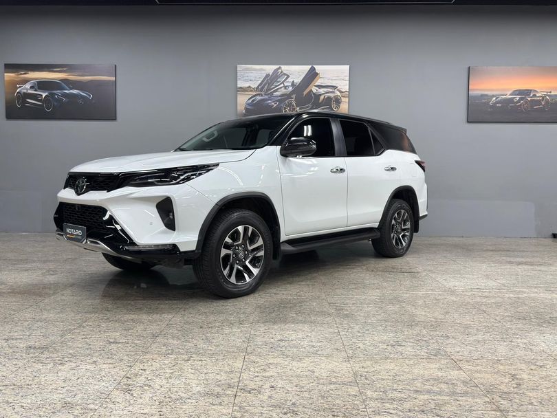 Toyota Hilux SW4 SRX Plat. 4x4 2.8 TB Die. Aut.