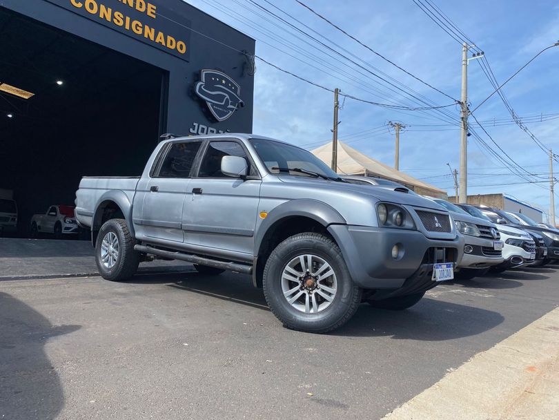 Mitsubishi L200 OUTDOOR HPE 2.5 4x4 CD T.Dies. Mec.