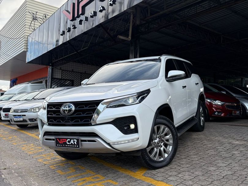 Toyota Hilux SW4 SRX 4x4 2.8 TDI 16V Dies. Aut.