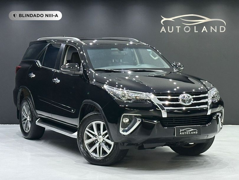 Toyota Hilux SW4 SRX 4x4 2.8 TDI 16V Dies. Aut.