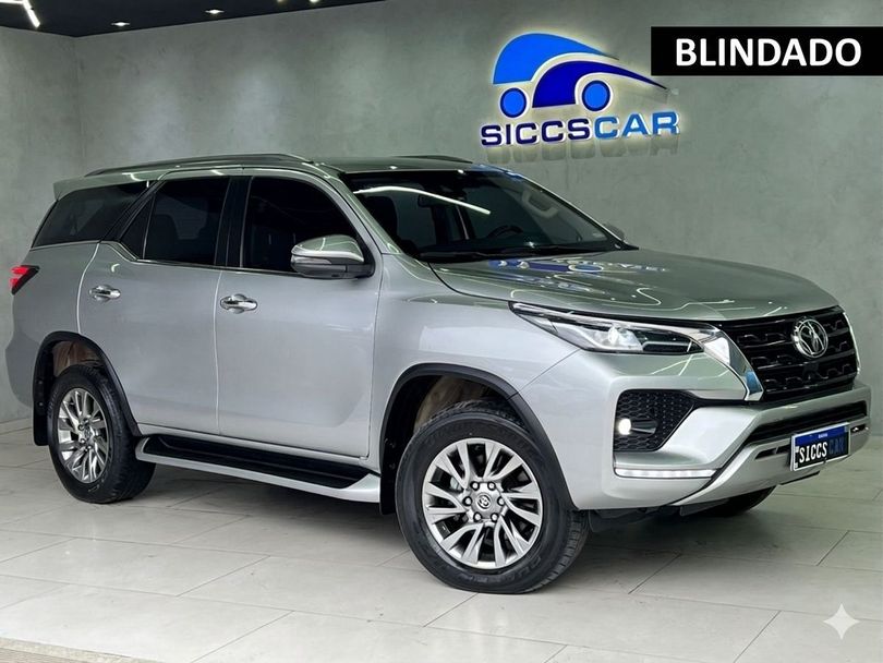 Toyota Hilux SW4 SRX 4x4 2.8 TDI 16V Dies. Aut.