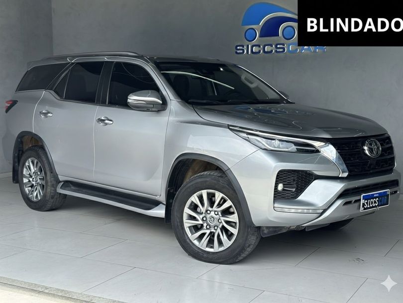 Toyota Hilux SW4 SRX 4x4 2.8 TDI 16V Dies. Aut.