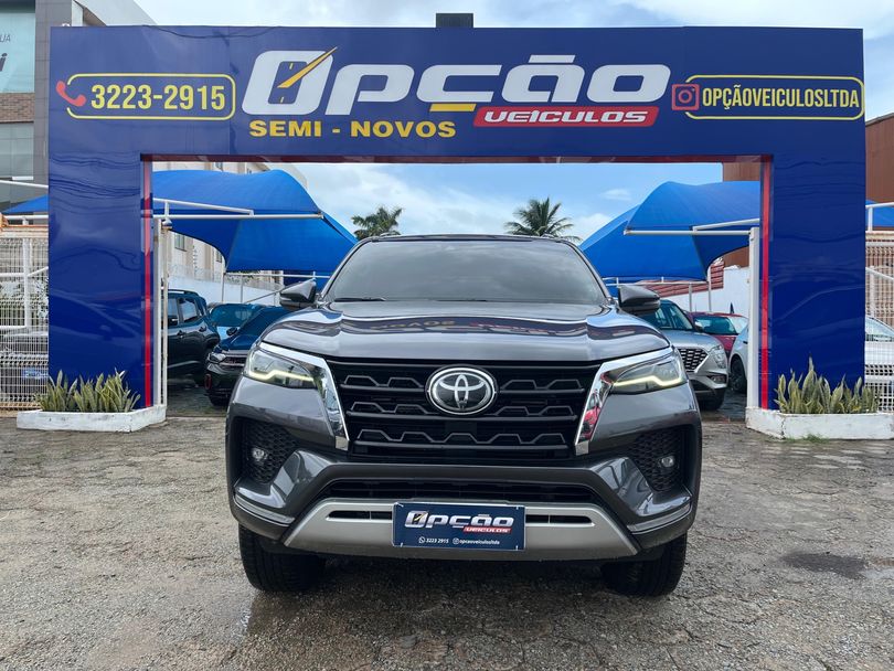 Toyota Hilux SW4 SRX 4x4 2.8 TDI 16V Dies. Aut.