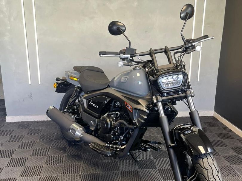 SHINERAY IRON 250 EFI