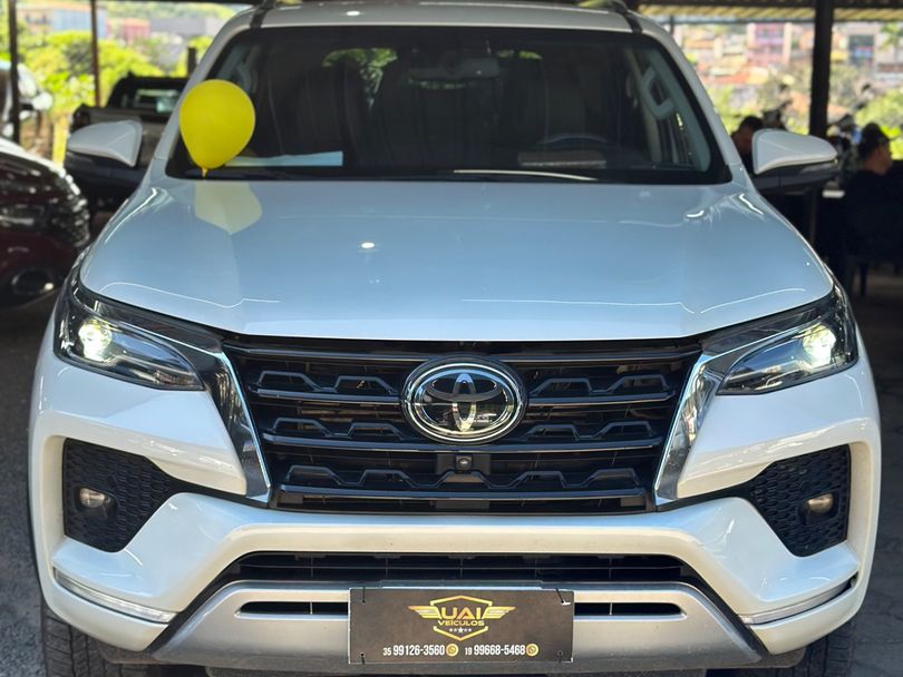 Toyota Hilux SW4 SRX 4x4 2.8 TDI 16V Dies. Aut.