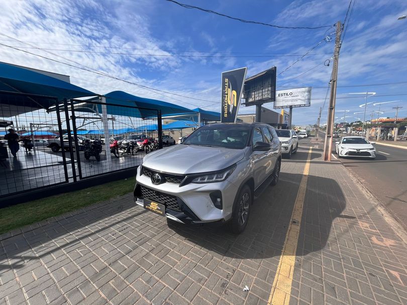 Toyota Hilux SW4 Diamond 2.8 TB 4x4 Die. Aut.