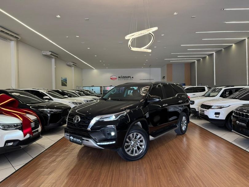 Toyota Hilux SW4 SRX 4x4 2.8 TDI 16V Dies. Aut.