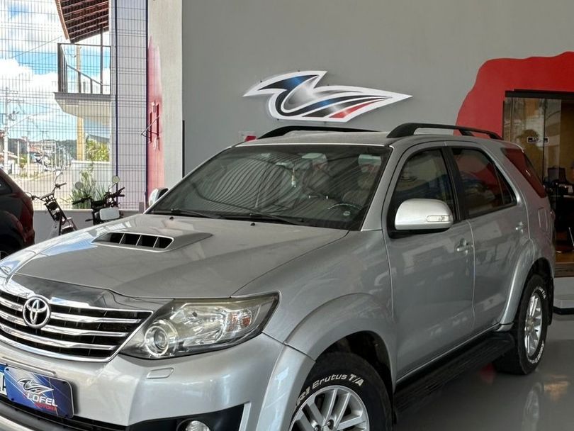 Toyota Hilux SW4 SR D4-D 4x4 3.0 TDI Dies. Aut