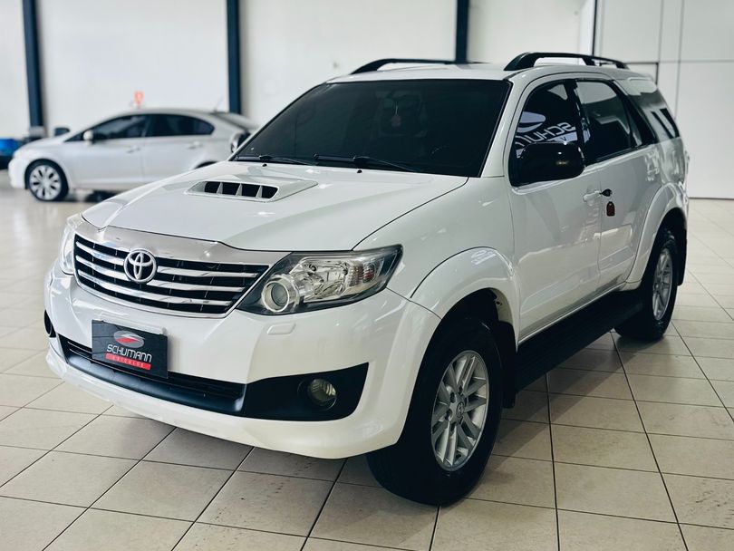 Toyota Hilux SW4 SRV D4-D 4x4 3.0 TDI Dies. Aut