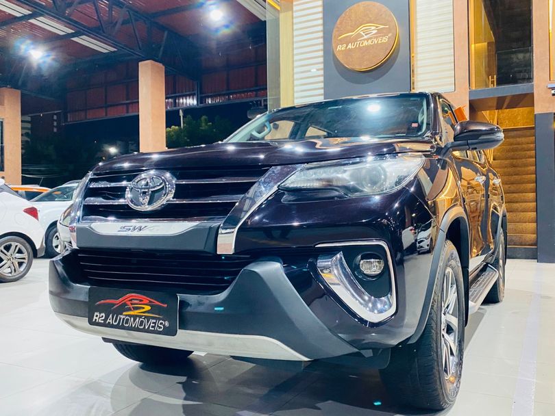 Toyota Hilux SW4 SRX 4x4 2.8 TDI 16V Dies. Aut.