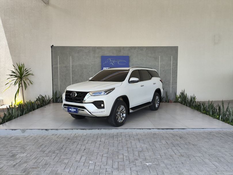 Toyota Hilux SW4 SRX 4x4 2.8 TDI 16V Dies. Aut.