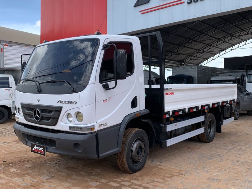 MERCEDES-BENZ Accelo 815 2p (diesel) (E5)