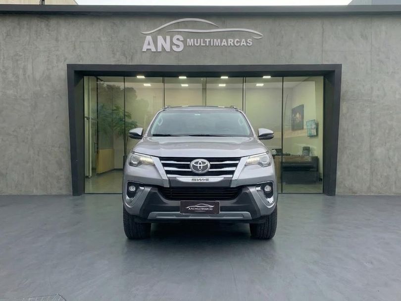 Toyota Hilux CD SRX 4x4 2.8 TDI 16V Diesel Aut.