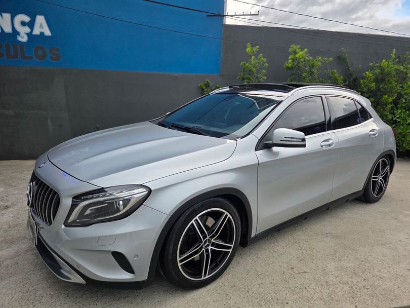 Mercedes GLA 250 Vision 2.0 TB 16V 211cv Aut.