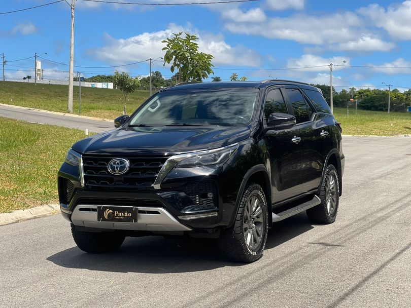 Toyota Hilux SW4 SRX 4x4 2.8 TDI 16V Dies. Aut.