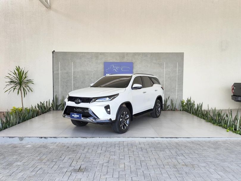 Toyota Hilux SW4 SRX Plat. 4x4 2.8 TB Die. Aut.